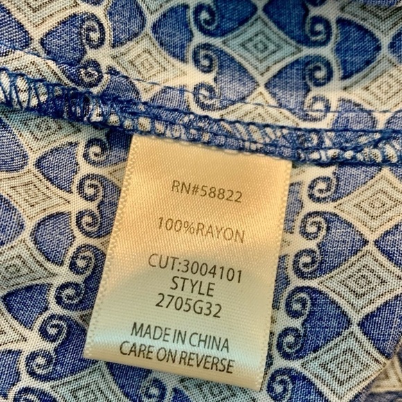 NWT Max Studio Top XS Kimono Style Top 100% Rayon Blue Shades White Short Slvs - Picture 12 of 16